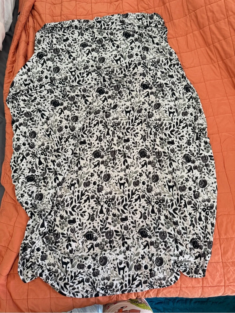 The Sleepy Sloth Salem Black Cat Standard Crib Sheet GUC